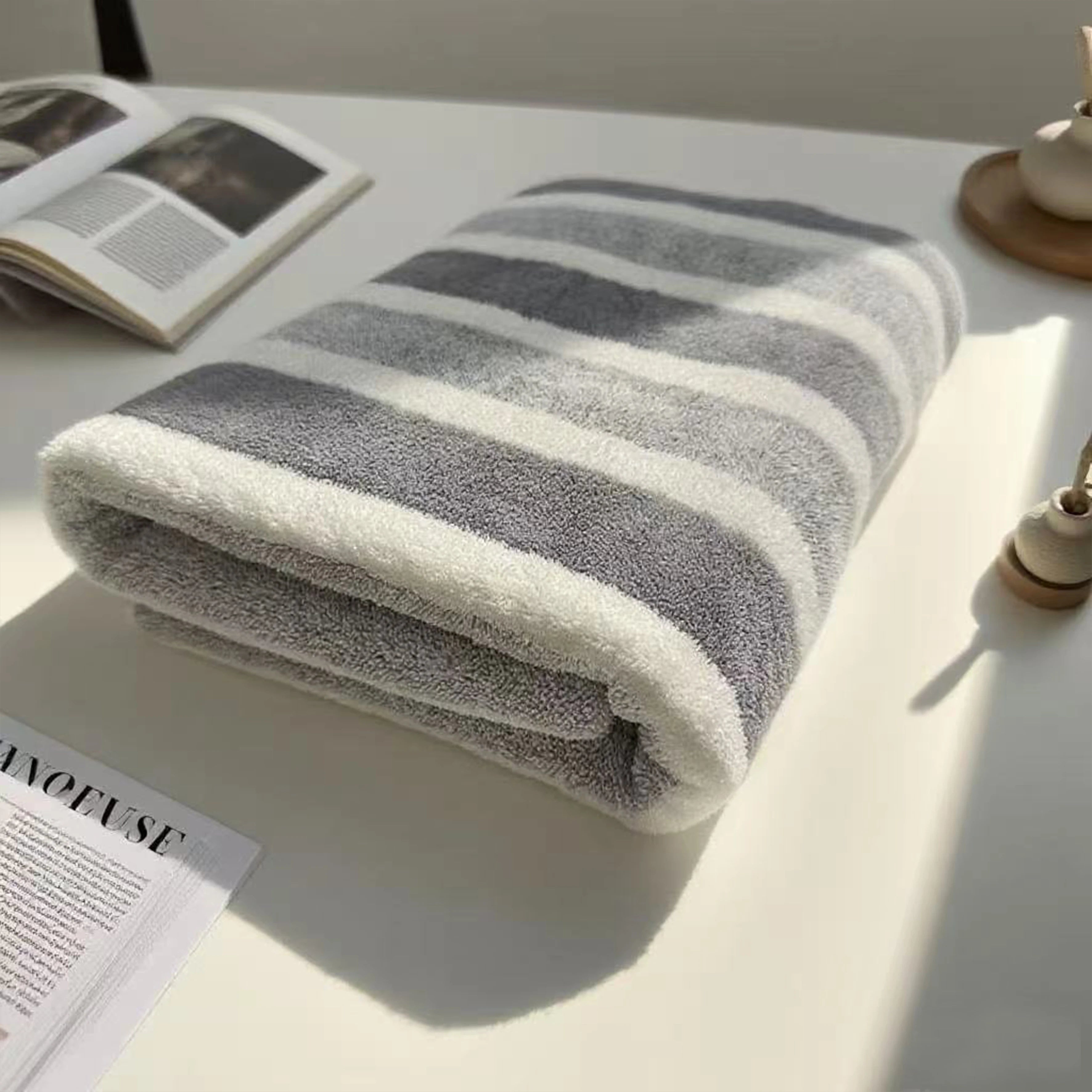 Thick bath towel
